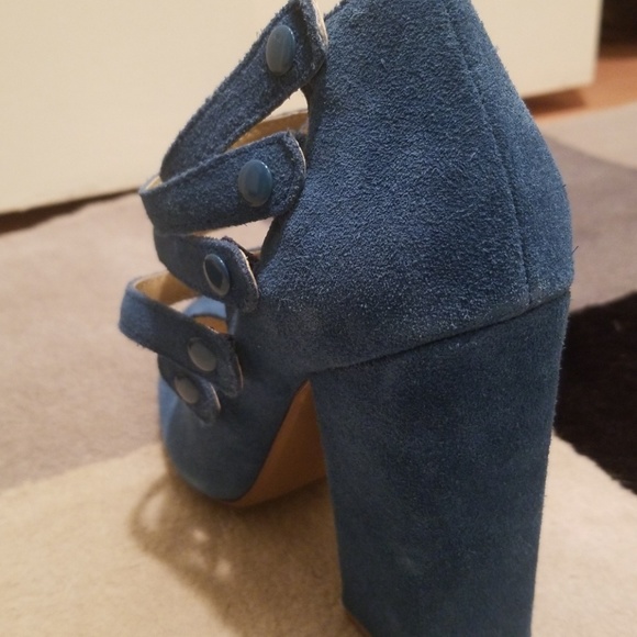 Shoes - Picture 2 of 3
